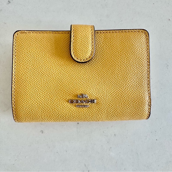 EUC COACH Yellow Medium Corner Zip Wallet - Picture 2 of 6